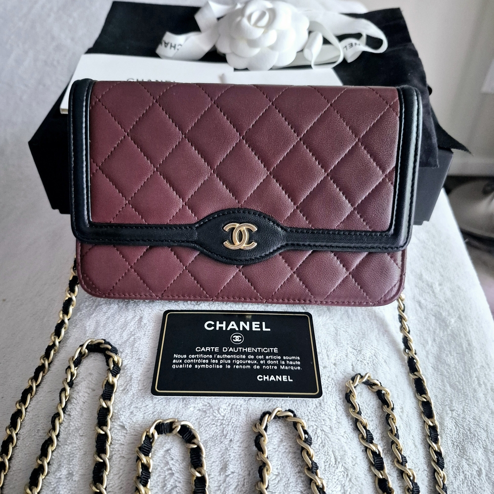 Chanel Woc Two Tone in burgundy/black, GHW